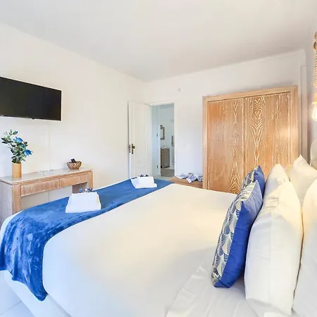 Daire Rocha River-sea